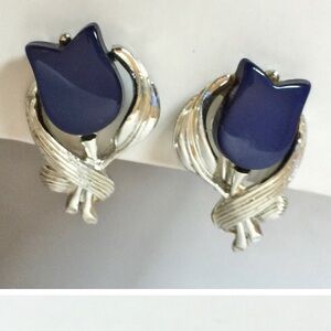 Vintage Star Blue Thermoset Tulip Earrings